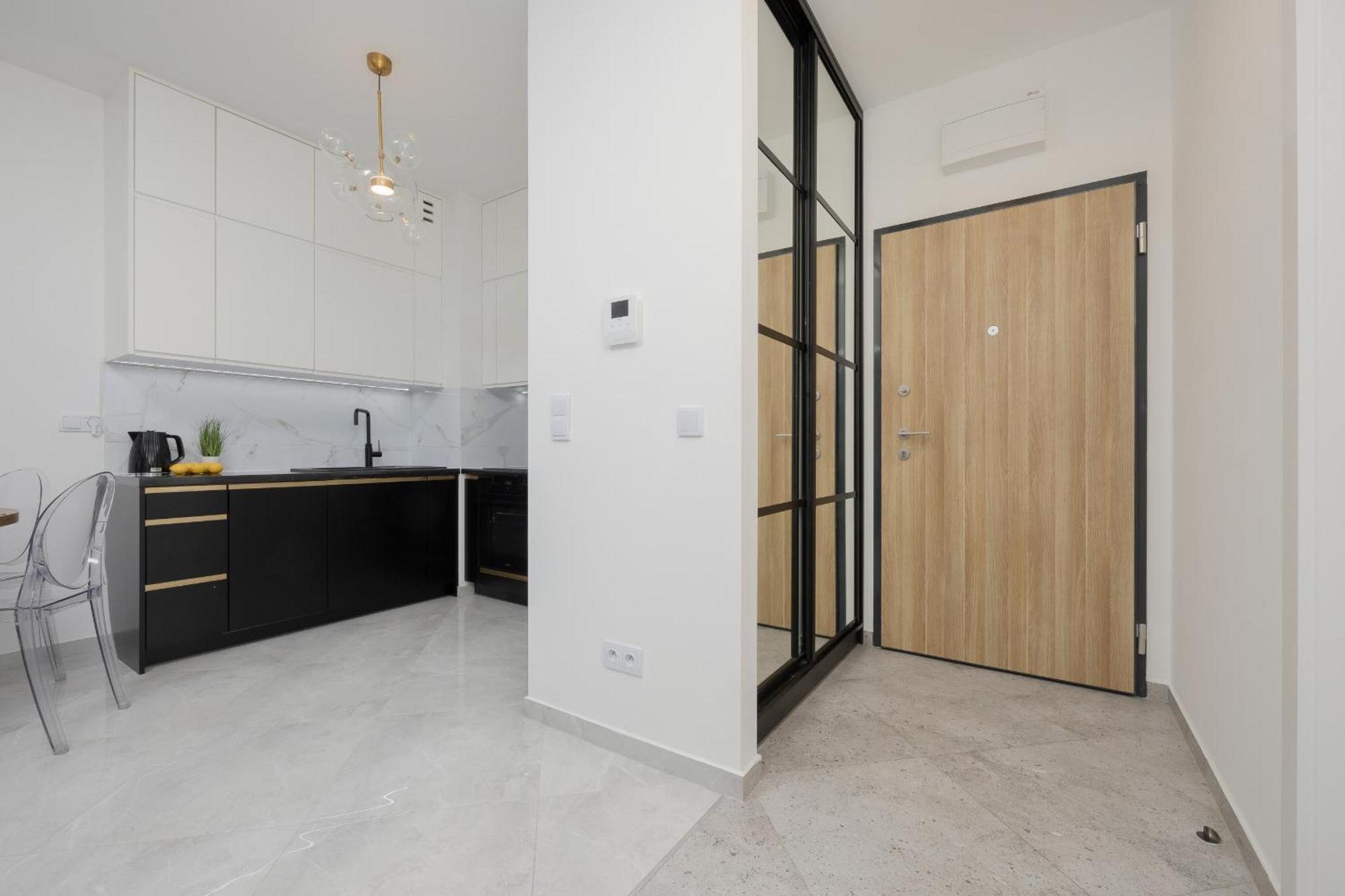 Apartment With Balcony & Parking In Warsaw By Noclegi Renters Exterior photo
